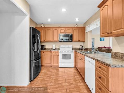 4220 NW 49th Avenue Lauderdale Lakes FL 33319