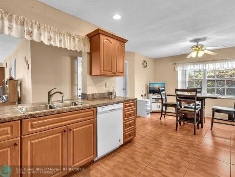 4220 NW 49th Avenue Lauderdale Lakes FL 33319