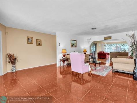 4220 NW 49th Avenue Lauderdale Lakes FL 33319