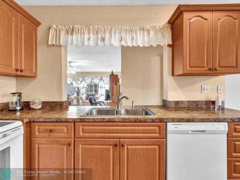 4220 NW 49th Avenue Lauderdale Lakes FL 33319