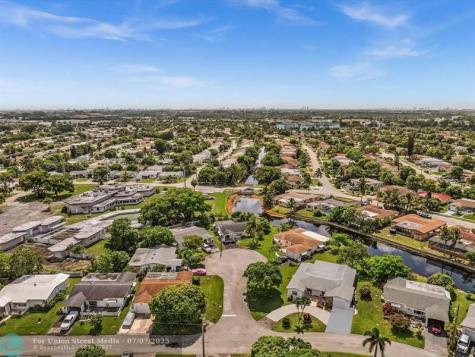 4220 NW 49th Avenue Lauderdale Lakes FL 33319