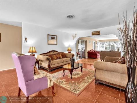 4220 NW 49th Avenue Lauderdale Lakes FL 33319