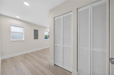 1762 NE 38th Street Oakland Park FL 33334