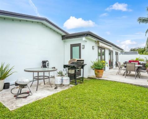 2051 NW 93rd Lane Sunrise FL 33322