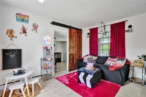 90 NE 26th Street Wilton Manors FL 33305