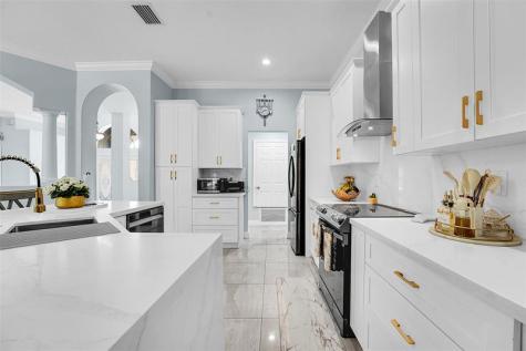6107 NW Gause Avenue Port St Lucie FL 34986