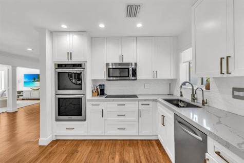 2800 NE 21st Avenue Lighthouse Point FL 33064