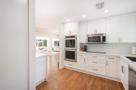 2800 NE 21st Avenue Lighthouse Point FL 33064