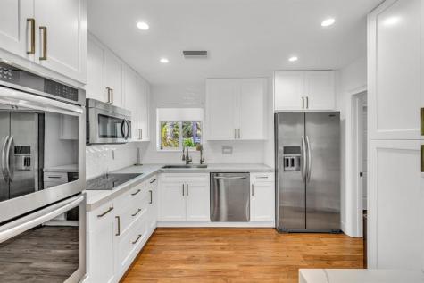 2800 NE 21st Avenue Lighthouse Point FL 33064