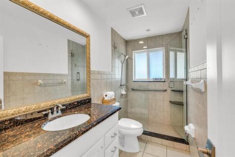 2800 NE 21st Avenue Lighthouse Point FL 33064