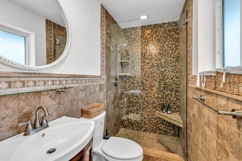 2800 NE 21st Avenue Lighthouse Point FL 33064