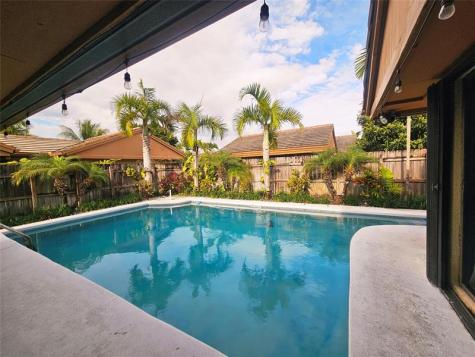 19975 NE 10th Place Way Miami FL 33179