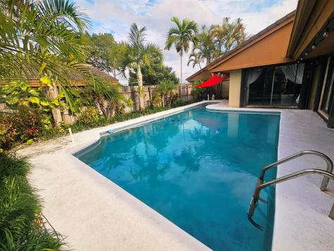 19975 NE 10th Place Way Miami FL 33179