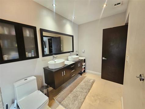 19975 NE 10th Place Way Miami FL 33179
