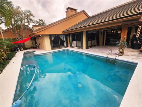19975 NE 10th Place Way Miami FL 33179