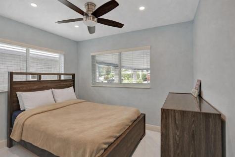 1580 NE 34th Street Oakland Park FL 33334