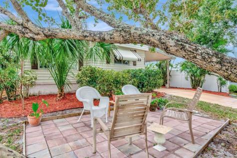 7184 SE Redbird Circle Hobe Sound FL 33455