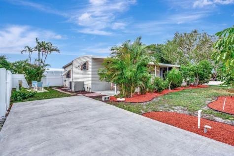 7184 SE Redbird Circle Hobe Sound FL 33455