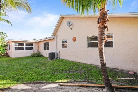 417 SE 4th Street Dania Beach FL 33004