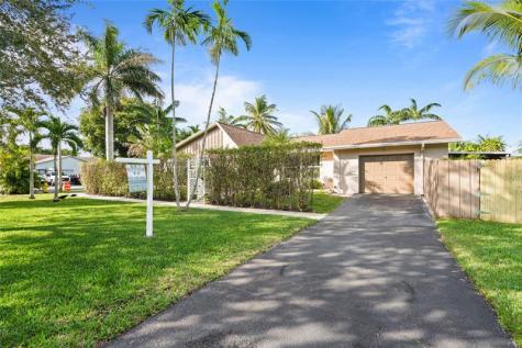417 SE 4th Street Dania Beach FL 33004