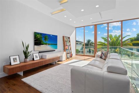 2631 NE 48th Court Lighthouse Point FL 33064