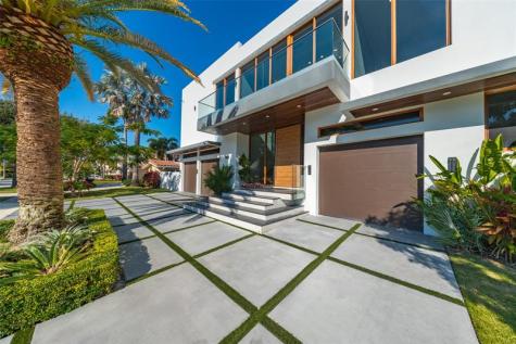 2631 NE 48th Court Lighthouse Point FL 33064