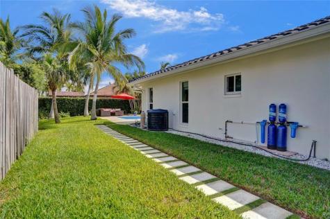 4030 Bayview Drive Fort Lauderdale FL 33308