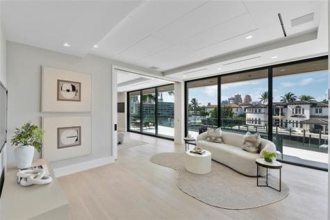 2880 NE 28th Street Fort Lauderdale FL 33306