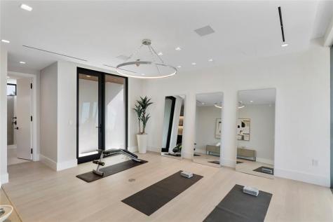 2880 NE 28th Street Fort Lauderdale FL 33306