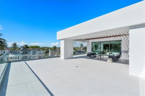2880 NE 28th Street Fort Lauderdale FL 33306
