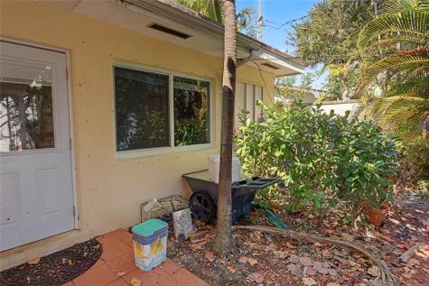 922 S Palmway Lake Worth Beach FL 33460