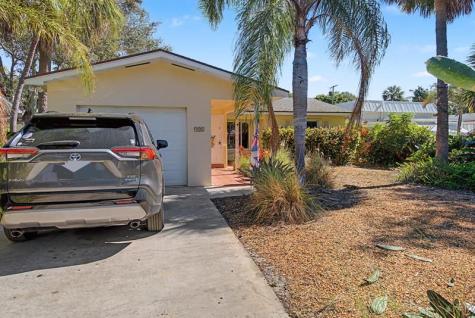 922 S Palmway Lake Worth Beach FL 33460