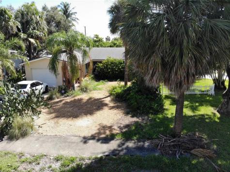922 S Palmway Lake Worth Beach FL 33460