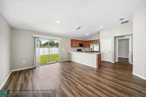 5485 NW Pine Trail Circle Port St Lucie FL 34983