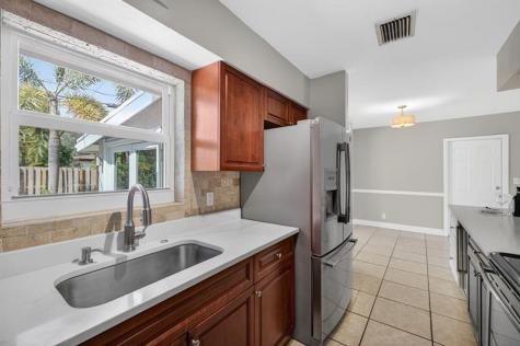 4781 NE 4th Avenue Oakland Park FL 33334