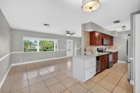 4781 NE 4th Avenue Oakland Park FL 33334