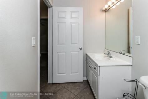 2095 SE Joyner Circle Port St Lucie FL 34952