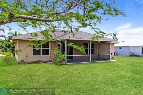2095 SE Joyner Circle Port St Lucie FL 34952