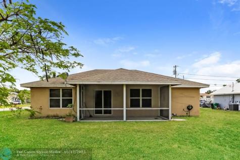 2095 SE Joyner Circle Port St Lucie FL 34952