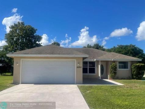 2095 SE Joyner Circle Port St Lucie FL 34952
