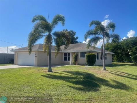 2095 SE Joyner Circle Port St Lucie FL 34952