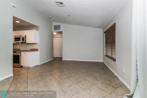 2095 SE Joyner Circle Port St Lucie FL 34952