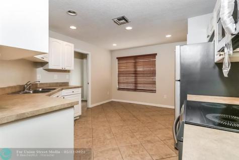 2095 SE Joyner Circle Port St Lucie FL 34952