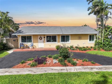 719 SW 79th Avenue North Lauderdale FL 33068