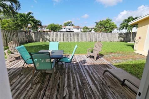 719 SW 79th Avenue North Lauderdale FL 33068