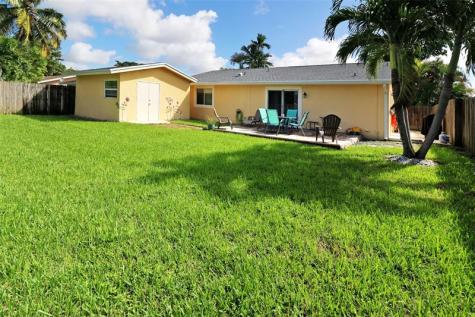719 SW 79th Avenue North Lauderdale FL 33068