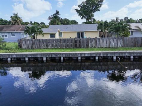 719 SW 79th Avenue North Lauderdale FL 33068