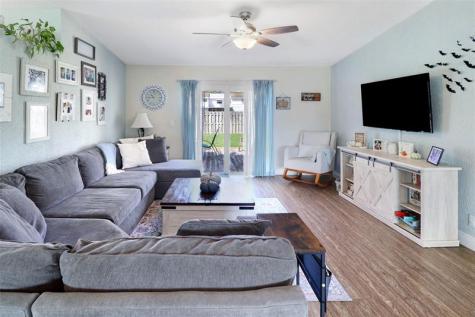 719 SW 79th Avenue North Lauderdale FL 33068