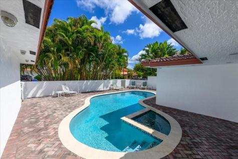 200 SE 11th Street Pompano Beach FL 33060