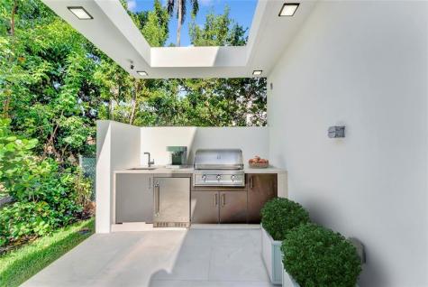 2130 S Miami Avenue Miami FL 33129